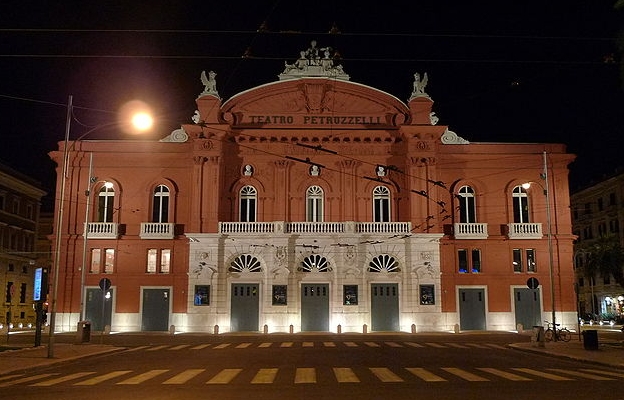 مسرح بيتروزيلي